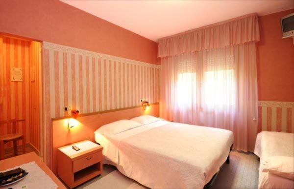 Hotel Manuela شينكْوالي الغرفة الصورة