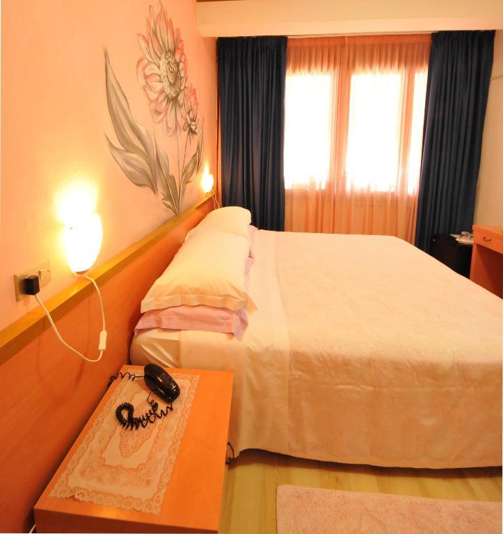 Hotel Manuela شينكْوالي الغرفة الصورة